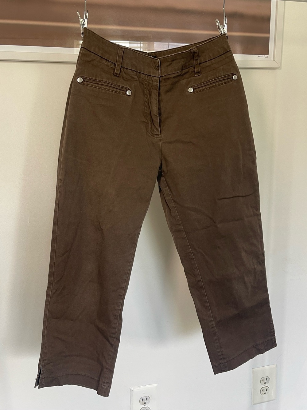 Larry Levine brown Capri Pants with Front Pocket Studs